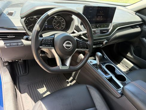 Used 2023 Nissan Altima 2.5 SR w/ SR Premium Package FWD image 4