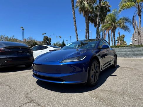 Used 2024 Tesla Model 3 Standard Range RWD image 5