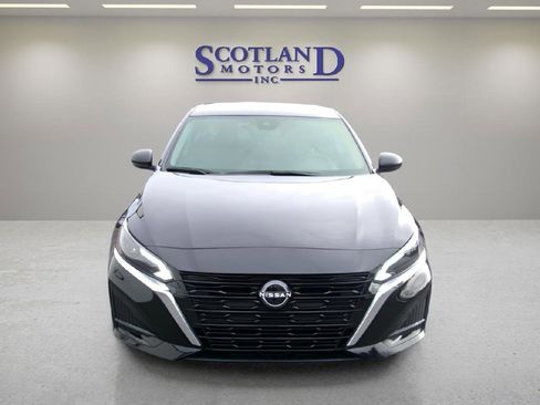 Used 2025 Nissan Altima 2.5 SV FWD image 3