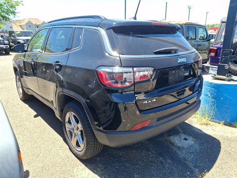 Used 2024 Jeep Compass Latitude AWD/4WD image 4
