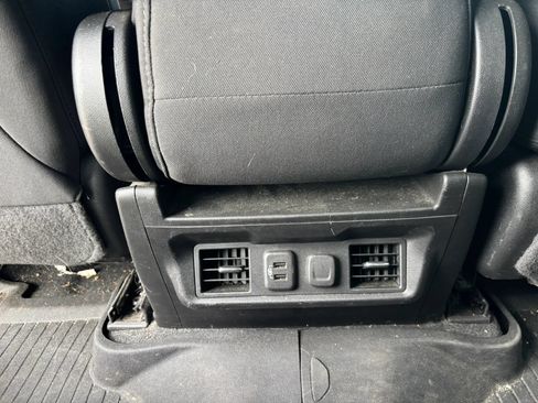 Used 2021 Chevrolet Silverado 1500 LT AWD/4WD image 16
