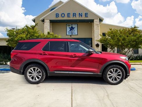 Used 2020 Ford Explorer XLT w/ Equipment Group 202A AWD/4WD image 6