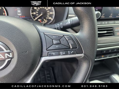 Used 2025 Nissan Altima 2.5 SV FWD image 18