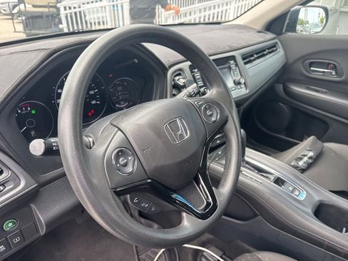 Used 2021 Honda HR-V LX image 8