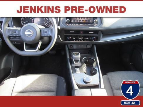 Used 2024 Nissan Rogue SV AWD/4WD image 16