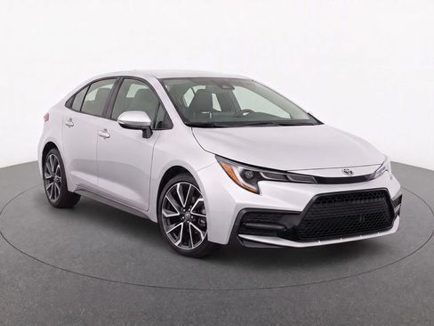 Used 2022 Toyota Corolla SE w/ SE Premium Package FWD image 2