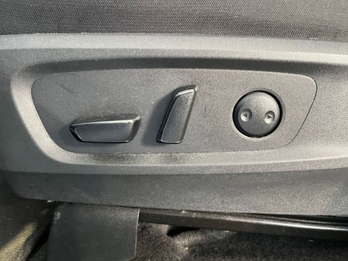 Used 2025 Nissan Pathfinder SV image 23