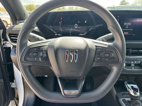 Used 2025 Buick Envista Preferred image 27