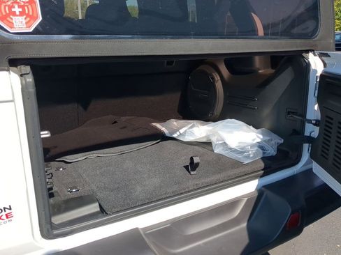 Used 2024 Jeep Wrangler Sahara w/ Technology Group image 25