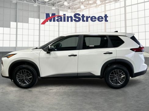 Used 2024 Nissan Rogue S image 2