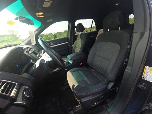 Used 2016 Ford Explorer XLT AWD/4WD image 25