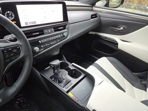 Used 2025 Lexus ES 350 F Sport image 34