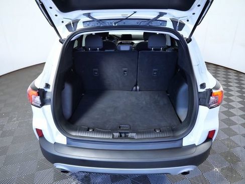 Certified 2022 Ford Escape SE w/ Cold Weather Package FWD image 8