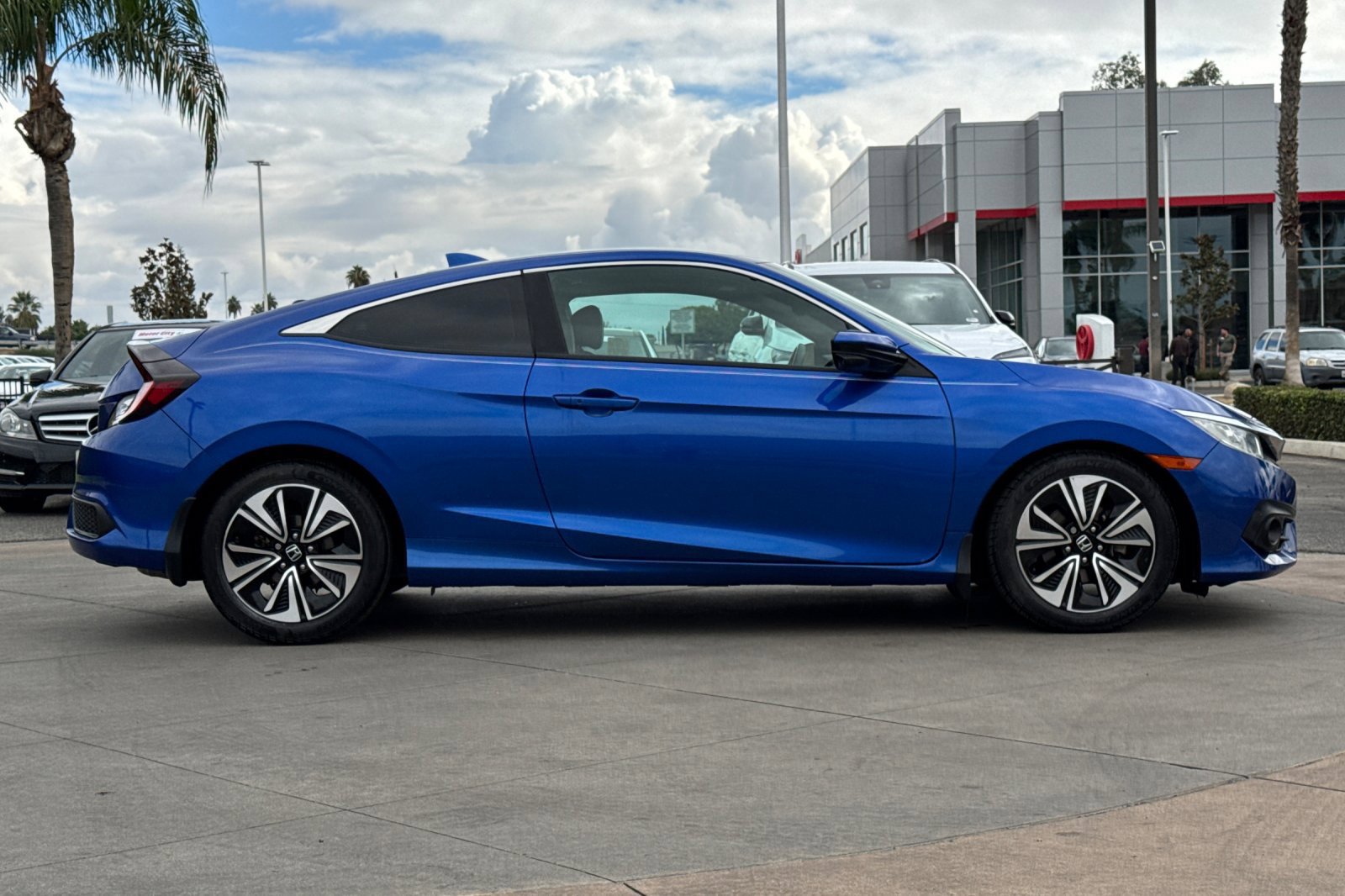Used 2018 Honda Civic EX-L image 3
