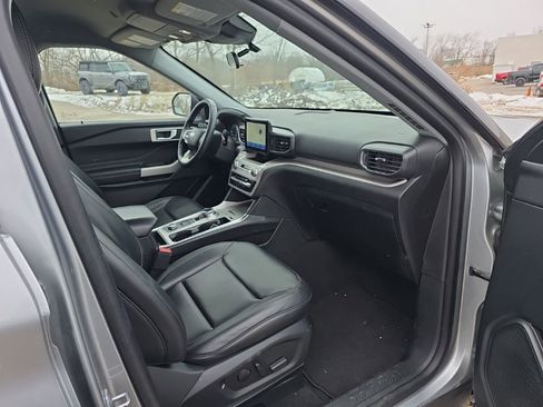 Used 2024 Ford Explorer XLT w/ Equipment Group 202A image 35