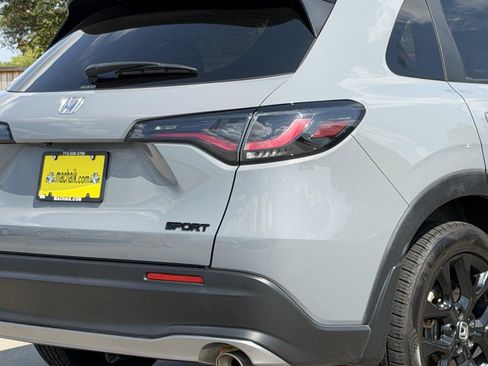 Used 2024 Honda HR-V Sport image 11