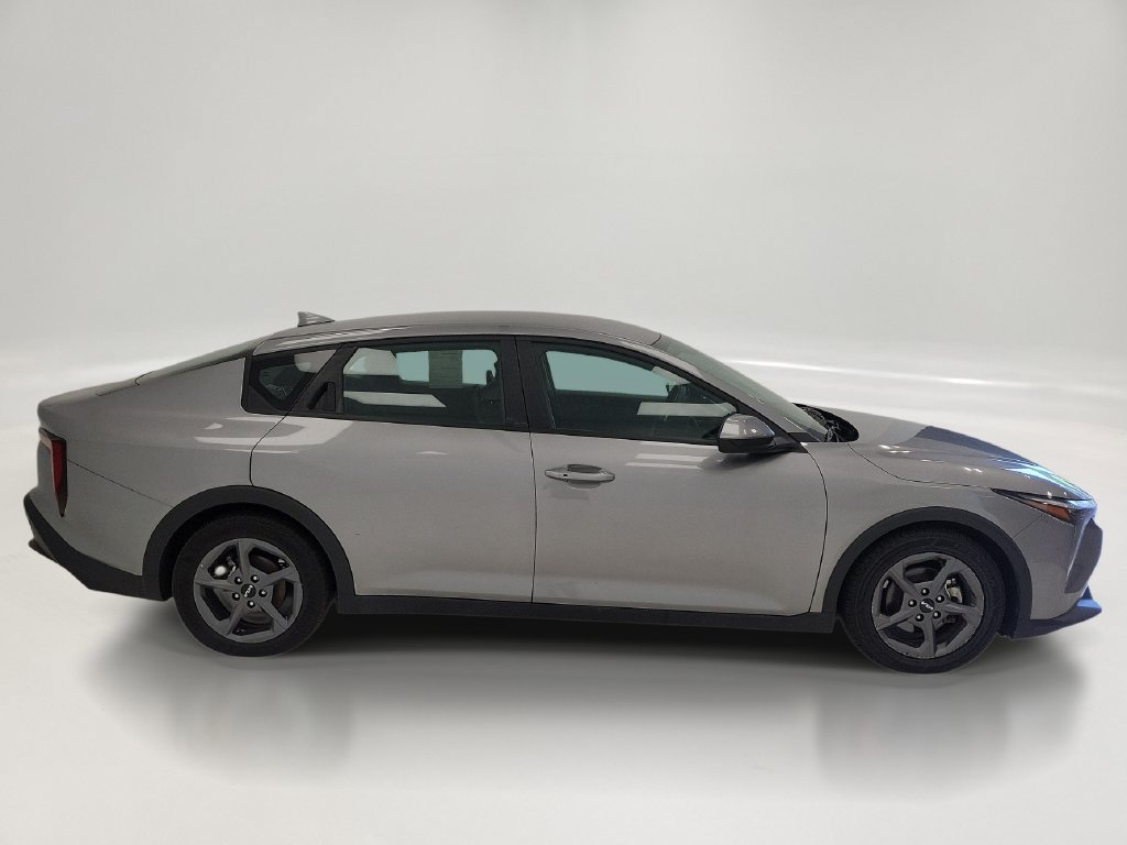 Used 2025 Kia K4 FWD image 2