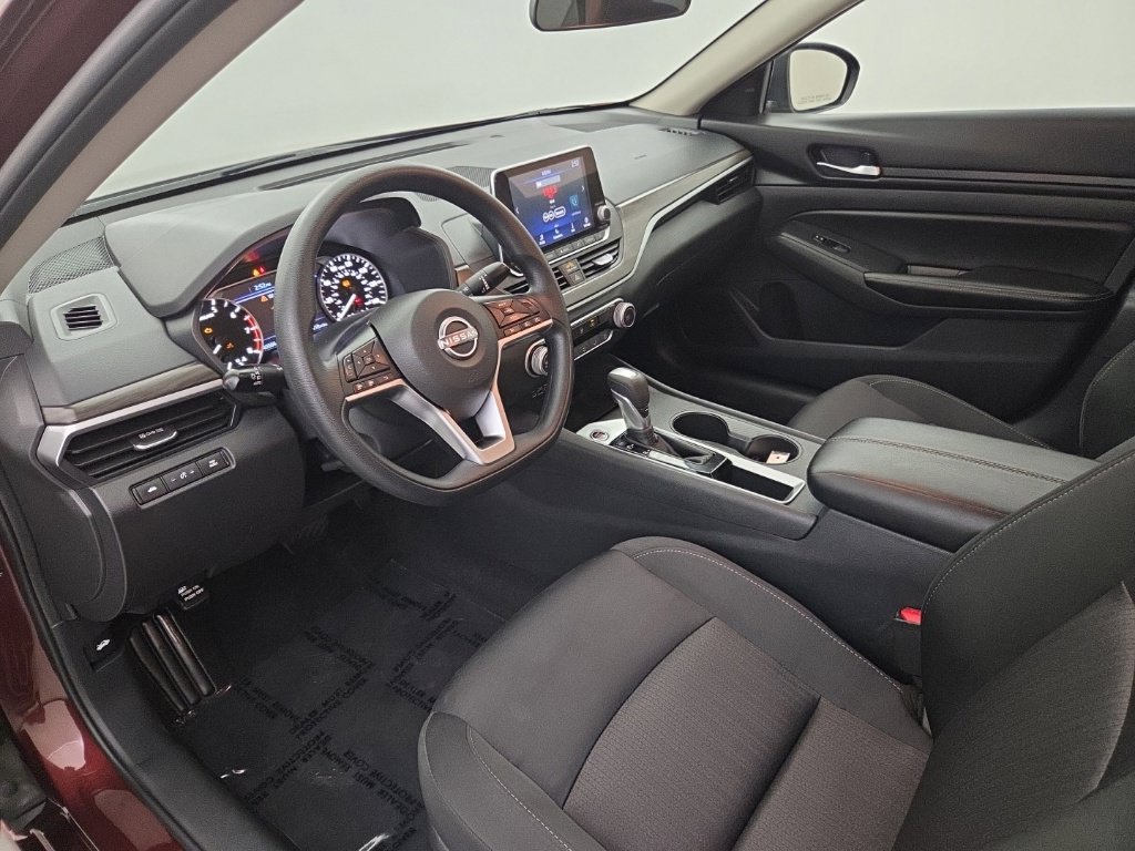 Used 2025 Nissan Altima 2.5 SV FWD image 22
