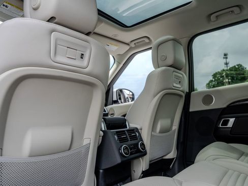 Used 2023 Land Rover Discovery S AWD/4WD image 21