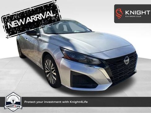 Used 2024 Nissan Altima 2.5 SV FWD image 1