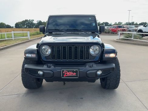 Used 2025 Jeep Gladiator Sport AWD/4WD image 4