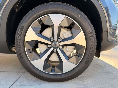 Used 2026 Volvo XC40 B4 Plus w/ Protection Package Premier FWD image 7