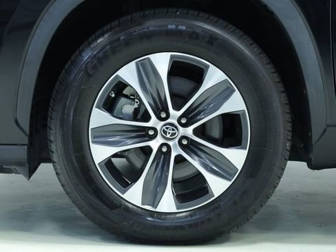 Used 2022 Toyota Highlander XLE image 8