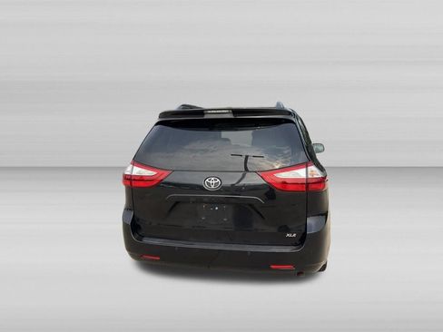 Used 2015 Toyota Sienna XLE w/ XLE Navigation Package FWD image 5