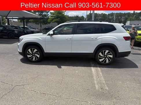 Used 2024 Volkswagen Atlas SE w/ Panoramic Sunroof Package FWD image 5