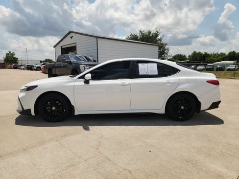 Used 2025 Toyota Camry SE w/ Convenience Package FWD image 4