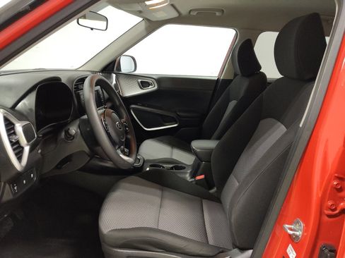 Used 2021 Kia Soul LX image 17