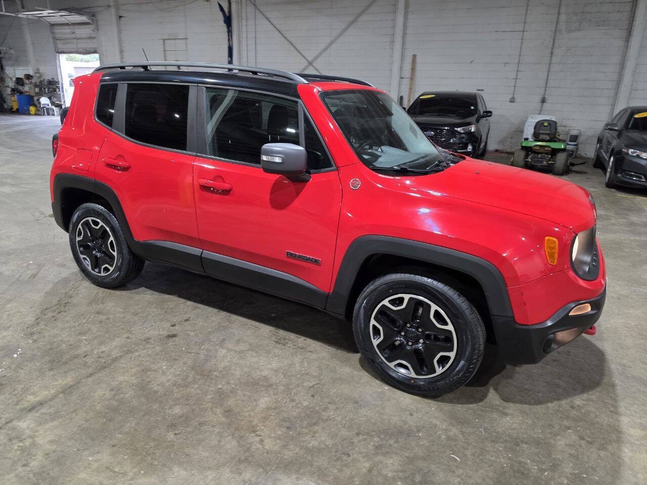 Used 2016 Jeep Renegade Trailhawk w/ Cold Weather Group AWD/4WD image 15