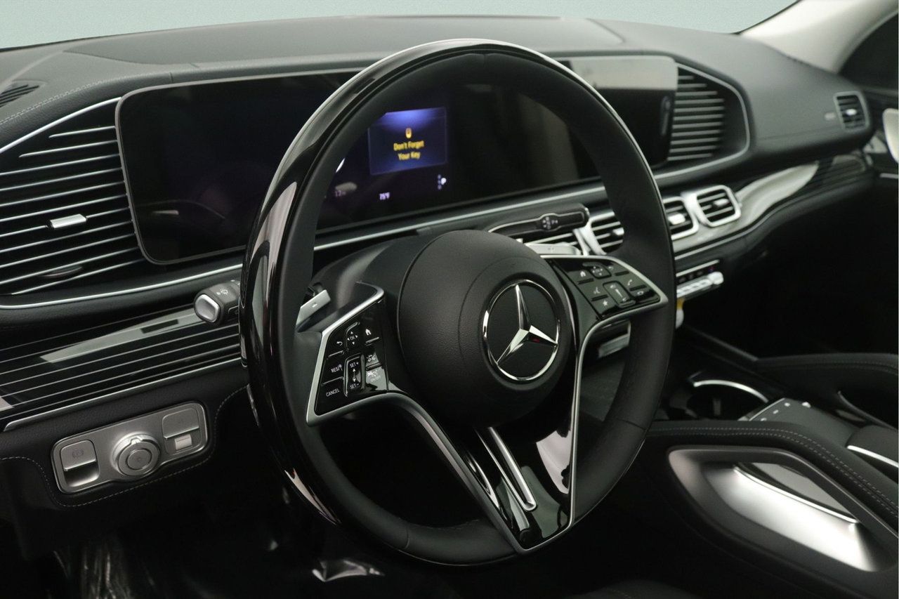 New 2026 Mercedes-Benz GLS 450 4MATIC image 4