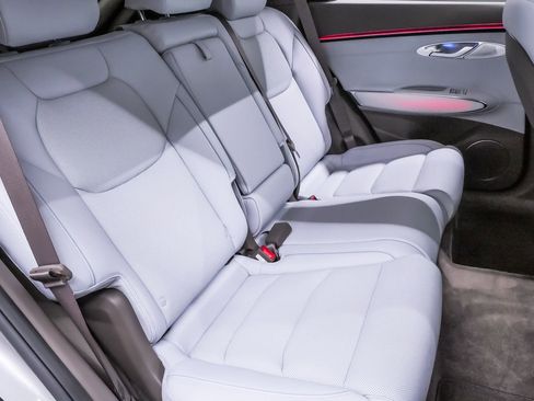 Certified 2026 Genesis GV70 2.5T Advanced image 12