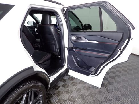 Used 2025 Ford Explorer ST image 40