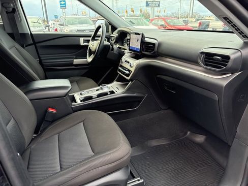 Used 2023 Ford Explorer XLT image 12