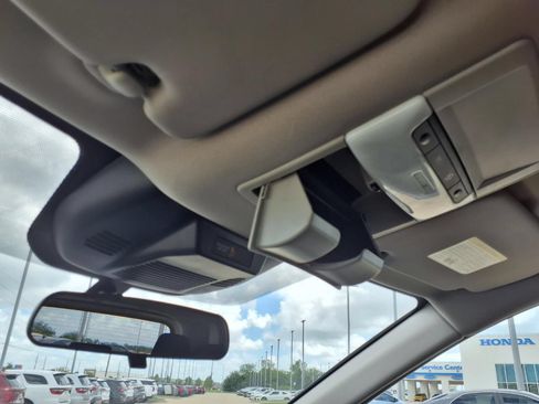 Used 2024 Nissan Rogue S FWD image 20