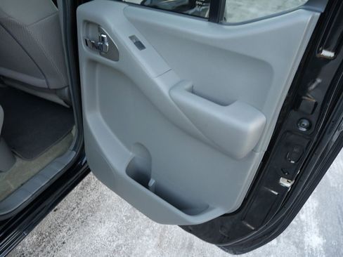 Used 2017 Nissan Frontier SV image 24