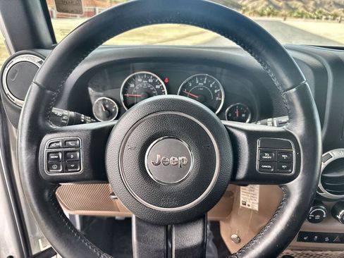 Used 2016 Jeep Wrangler Unlimited Rubicon w/ Connectivity Group image 3