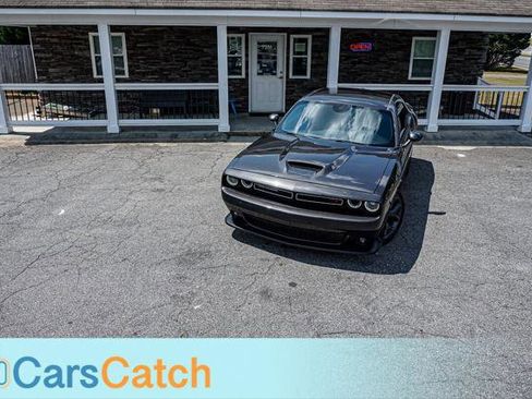 Used 2019 Dodge Challenger R/T image 3