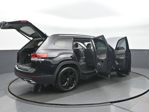 Used 2023 Volkswagen Atlas SE w/ Panoramic Sunroof Package FWD image 38