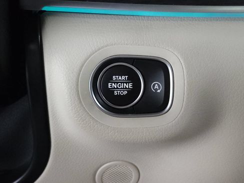 Certified 2022 Mercedes-Benz GLS 450 4MATIC image 17