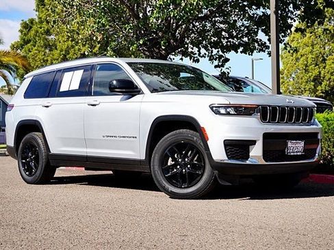 Certified 2023 Jeep Grand Cherokee L Laredo RWD image 2