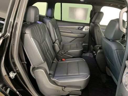 Used 2025 Buick Enclave Avenir w/ Super Cruise Package AWD/4WD image 37