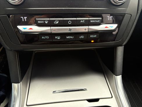Used 2020 Ford Explorer XLT w/ Equipment Group 202A AWD/4WD image 25