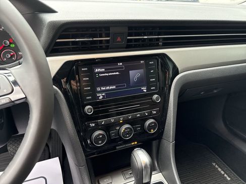 Used 2021 Volkswagen Passat 2.0T SE image 13