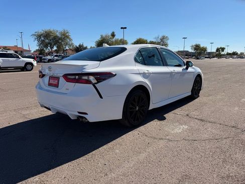 Used 2024 Toyota Camry SE image 9