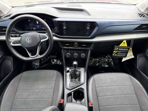 Used 2022 Volkswagen Taos SE w/ Panoramic Sunroof Package FWD image 17