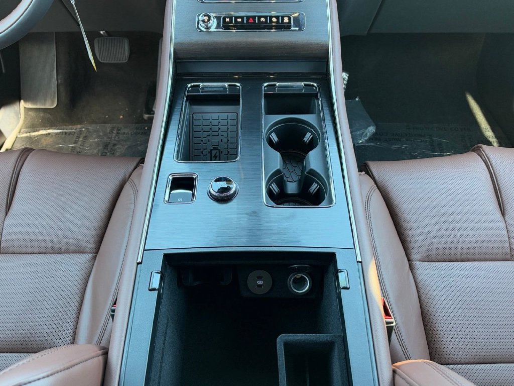 New 2027 Lincoln Aviator Reserve AWD/4WD image 16