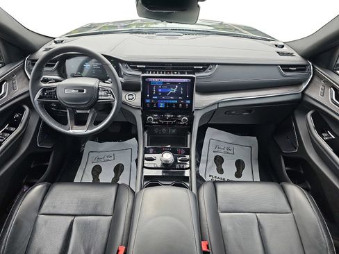 Used 2023 Jeep Grand Cherokee Overland w/ Luxury Tech Group IV AWD/4WD image 10